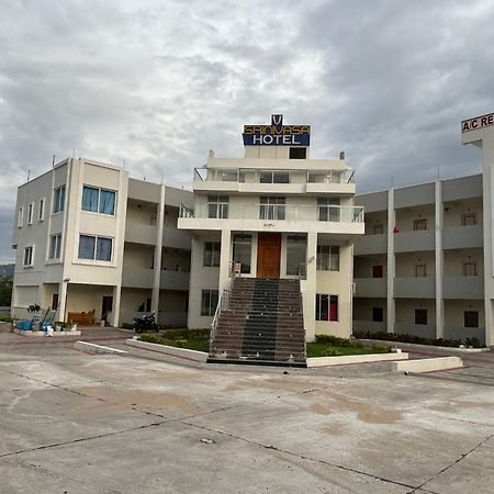 Srinivasa Hotel Тирупати Экстерьер фото