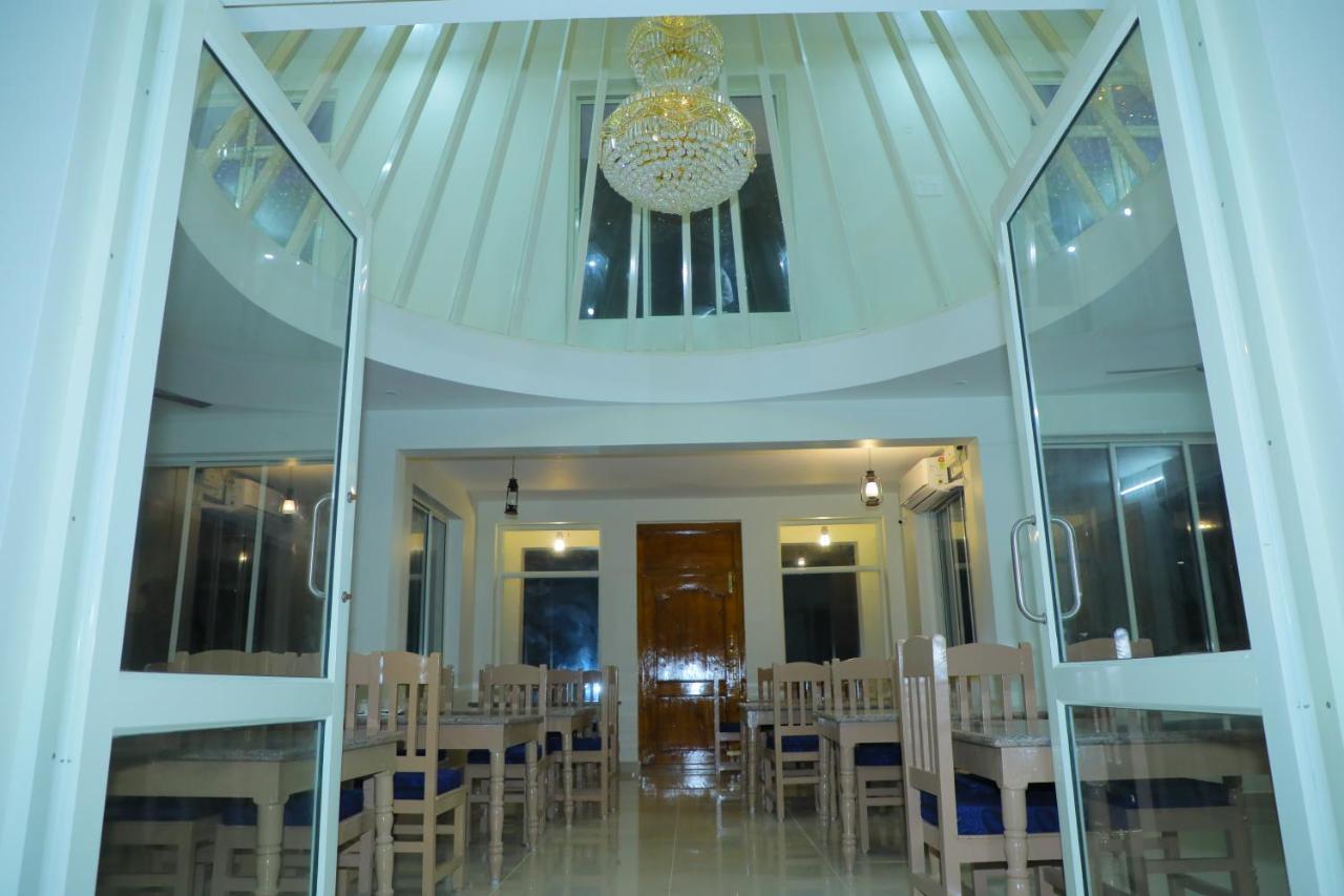 Srinivasa Hotel Тирупати Экстерьер фото
