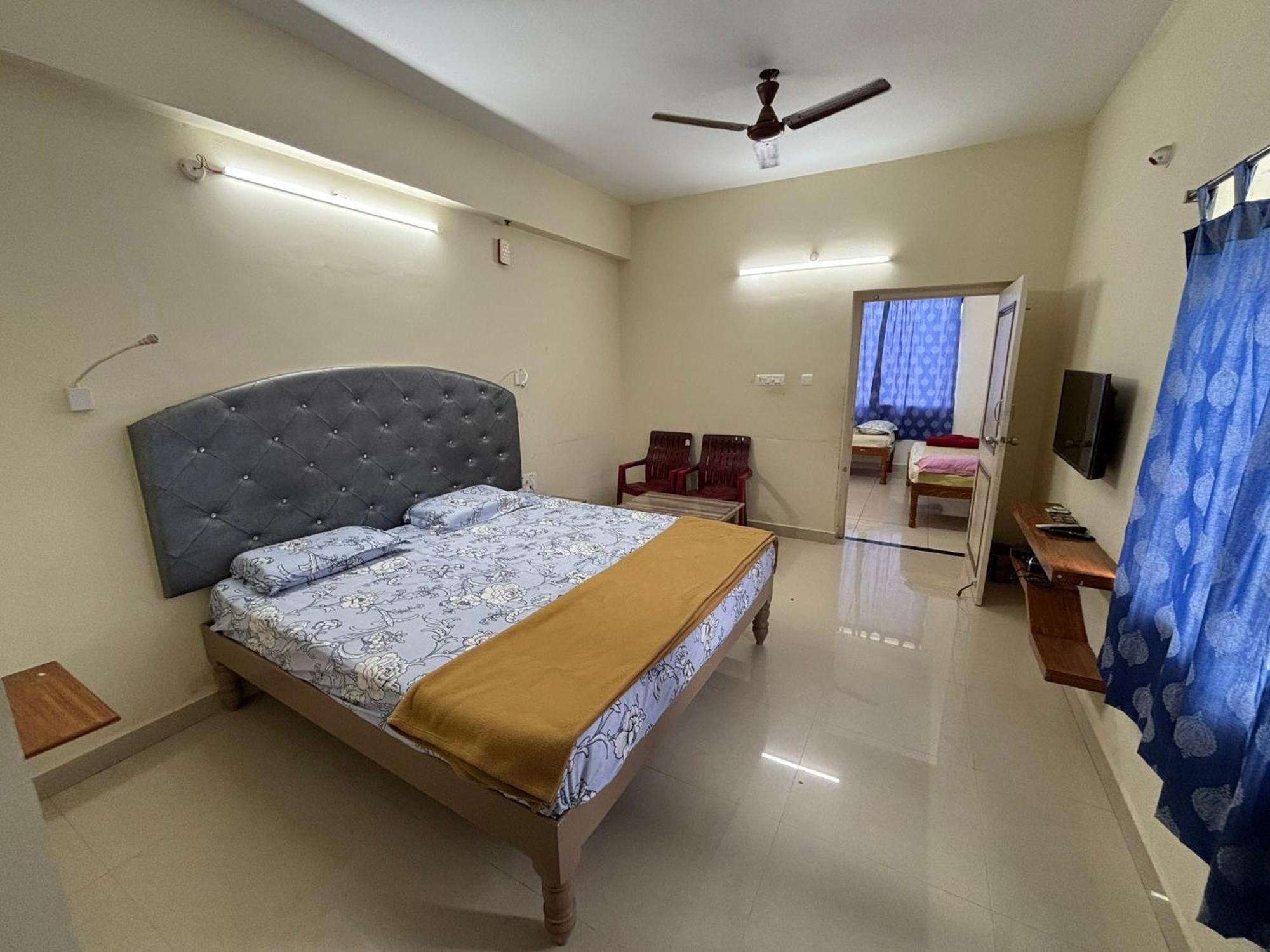 Srinivasa Hotel Тирупати Экстерьер фото